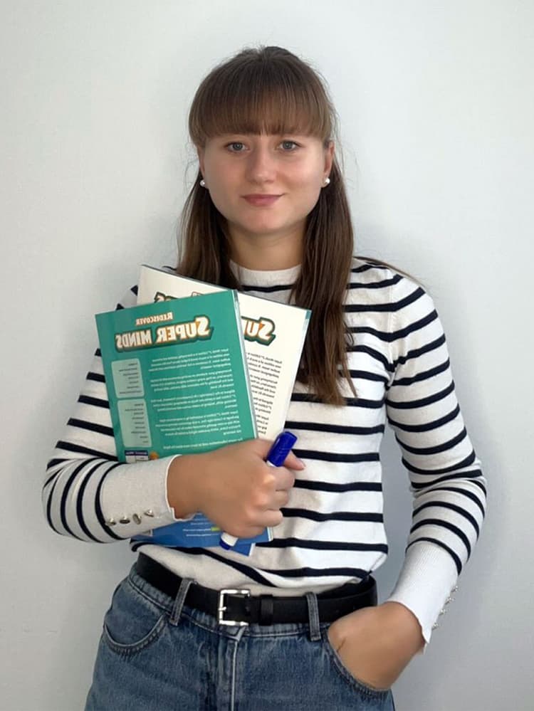Mihaela – Profesor de engleză
